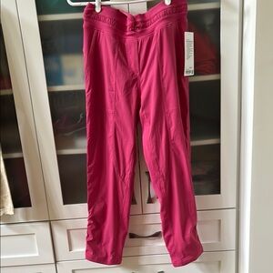 Lululemon Dance Studio MR Crop SZ 6 Raspberry Coulis NWT💕💗